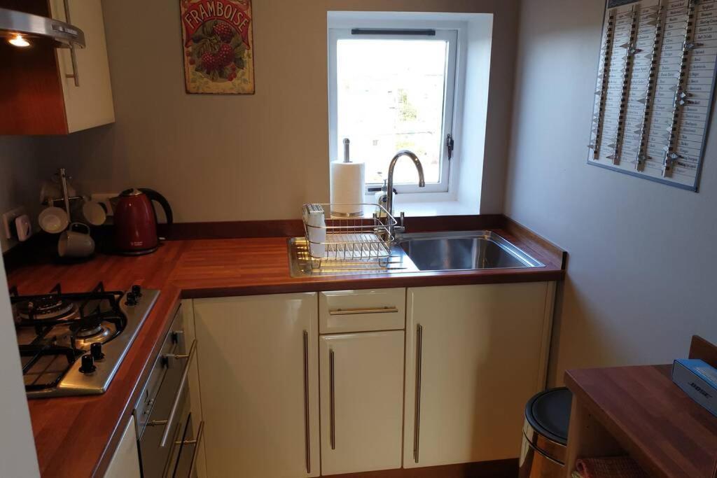 Unkenhaus. Cosy, Modern Apartment, Private Parking Lerwick Luaran gambar
